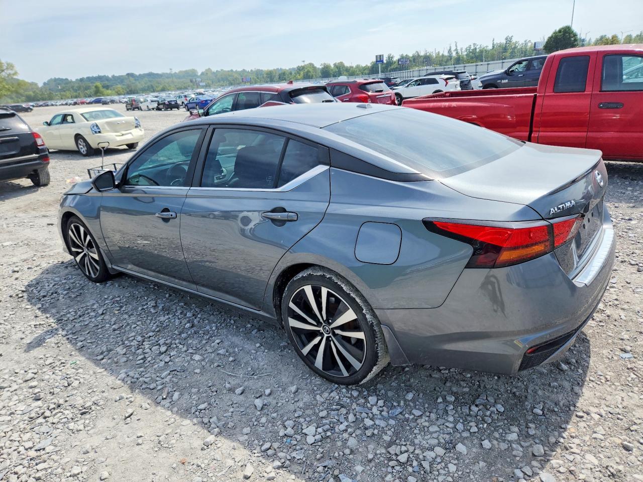 2020 Nissan Altima Sr - Image 2