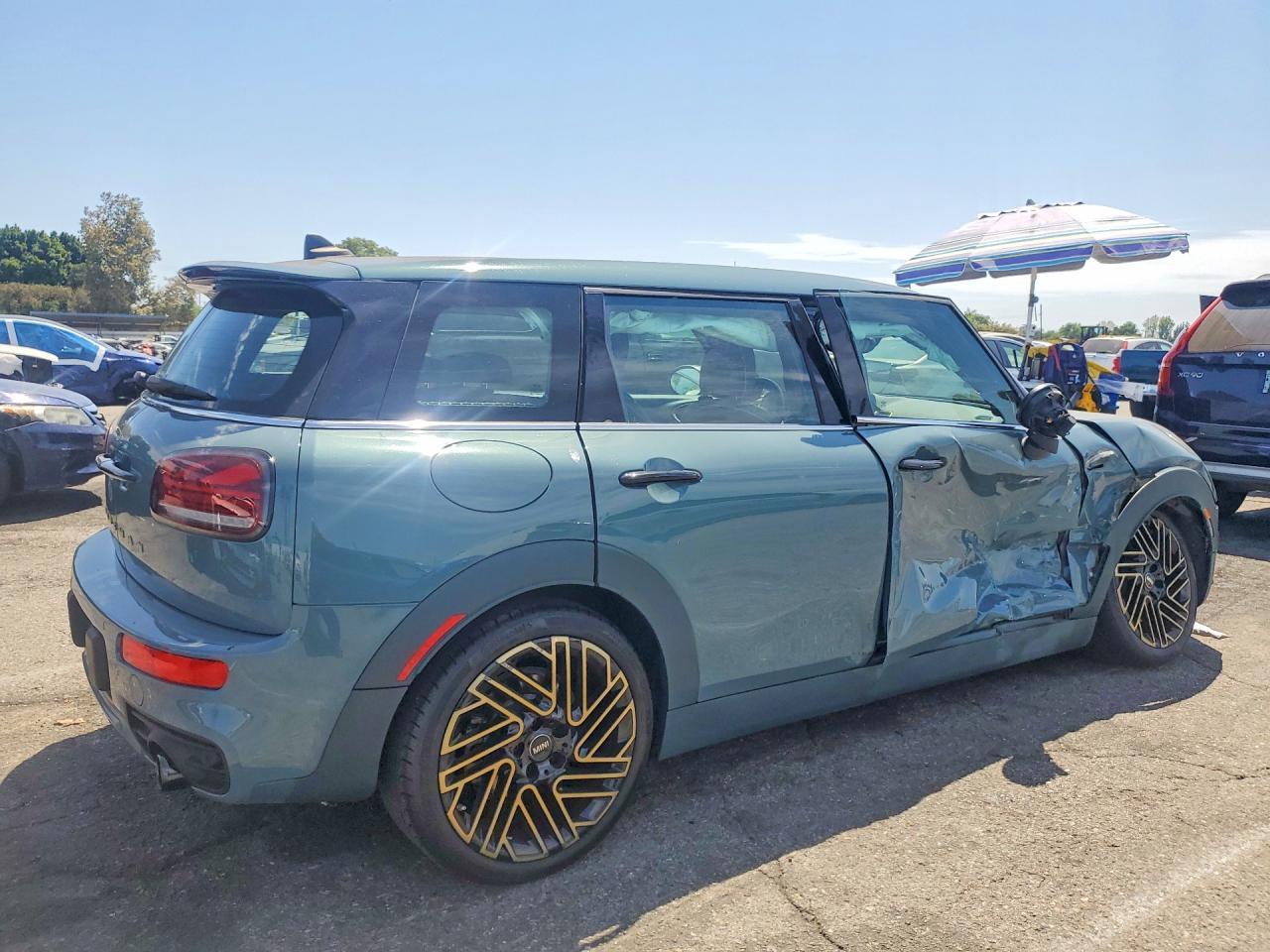 2024 Mini Cooper S Clubman - Image 3