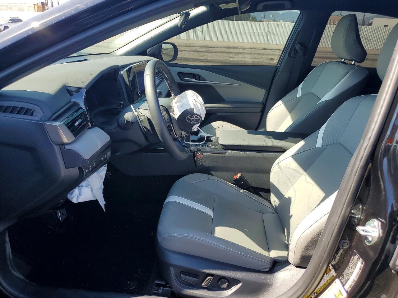 2025 Toyota Camry Se - Фото 7