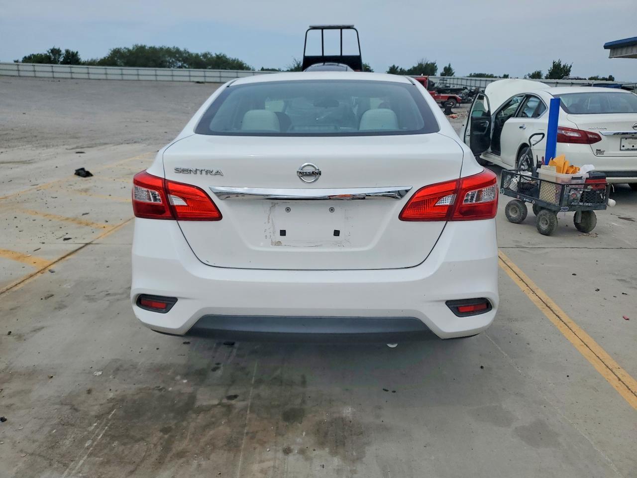 2016 Nissan Sentra S - Фото 6