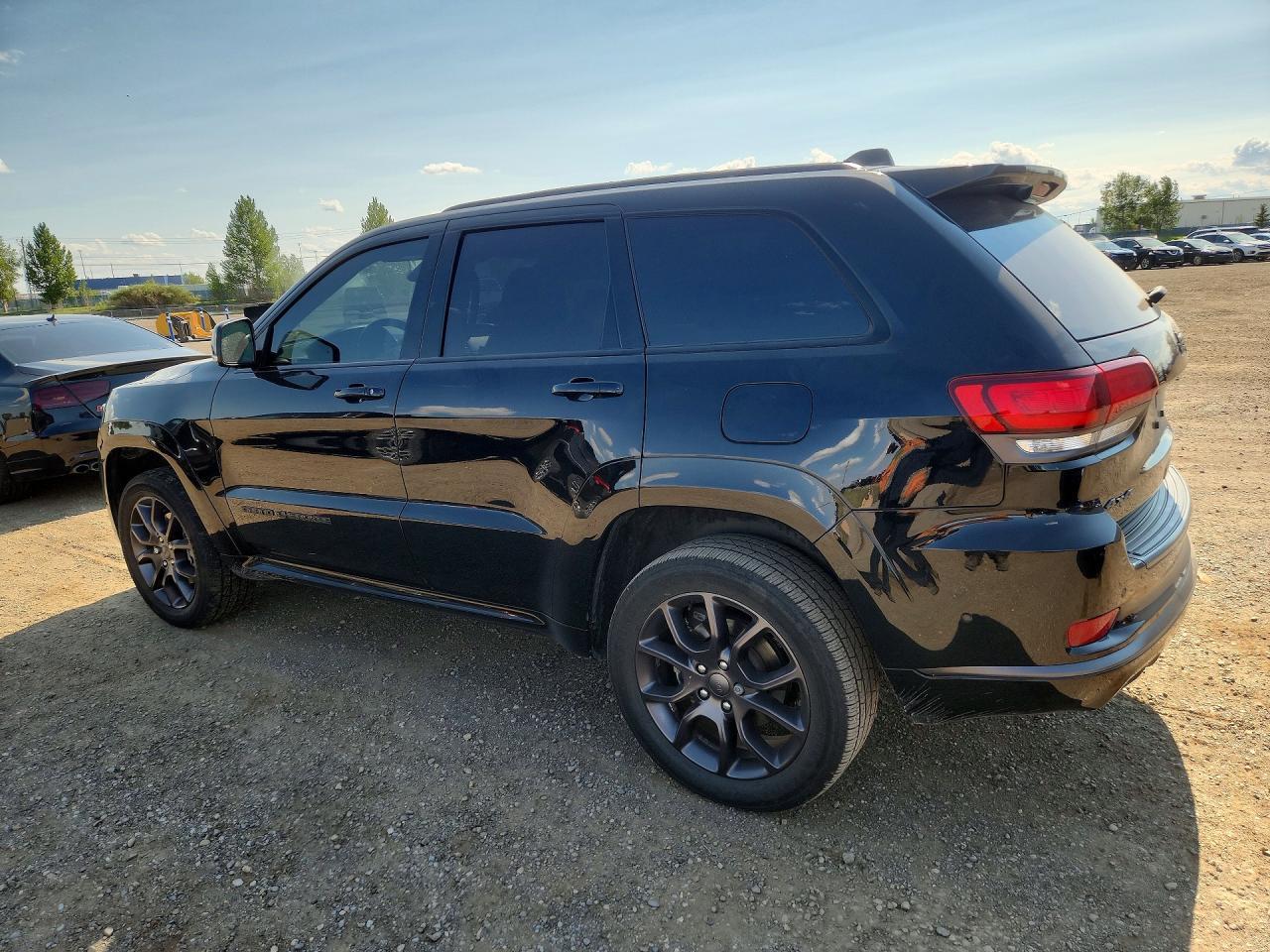 2021 Jeep Grand Cherokee Overland - Фото 2