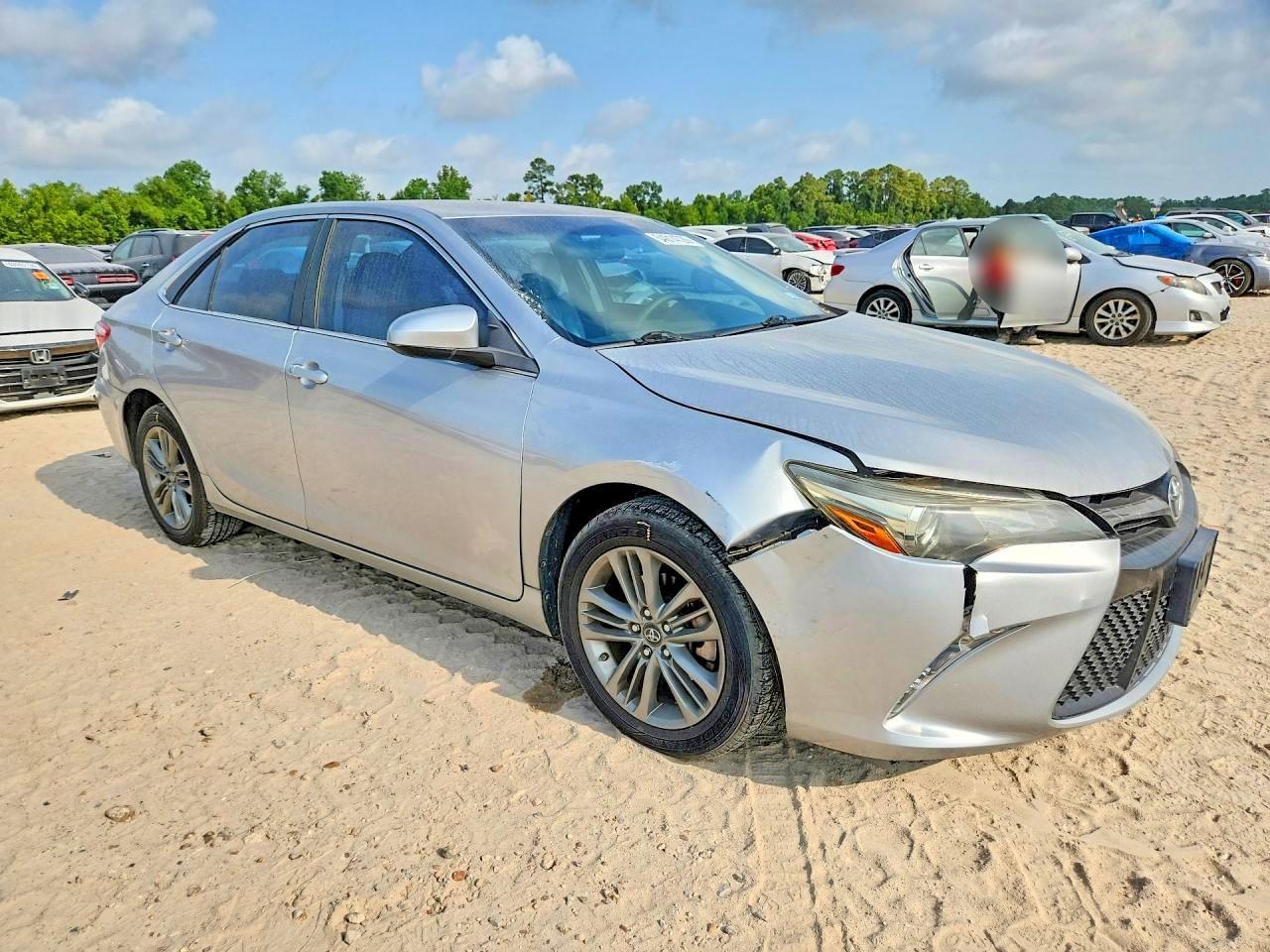 2017 Toyota Camry Se - Фото 4