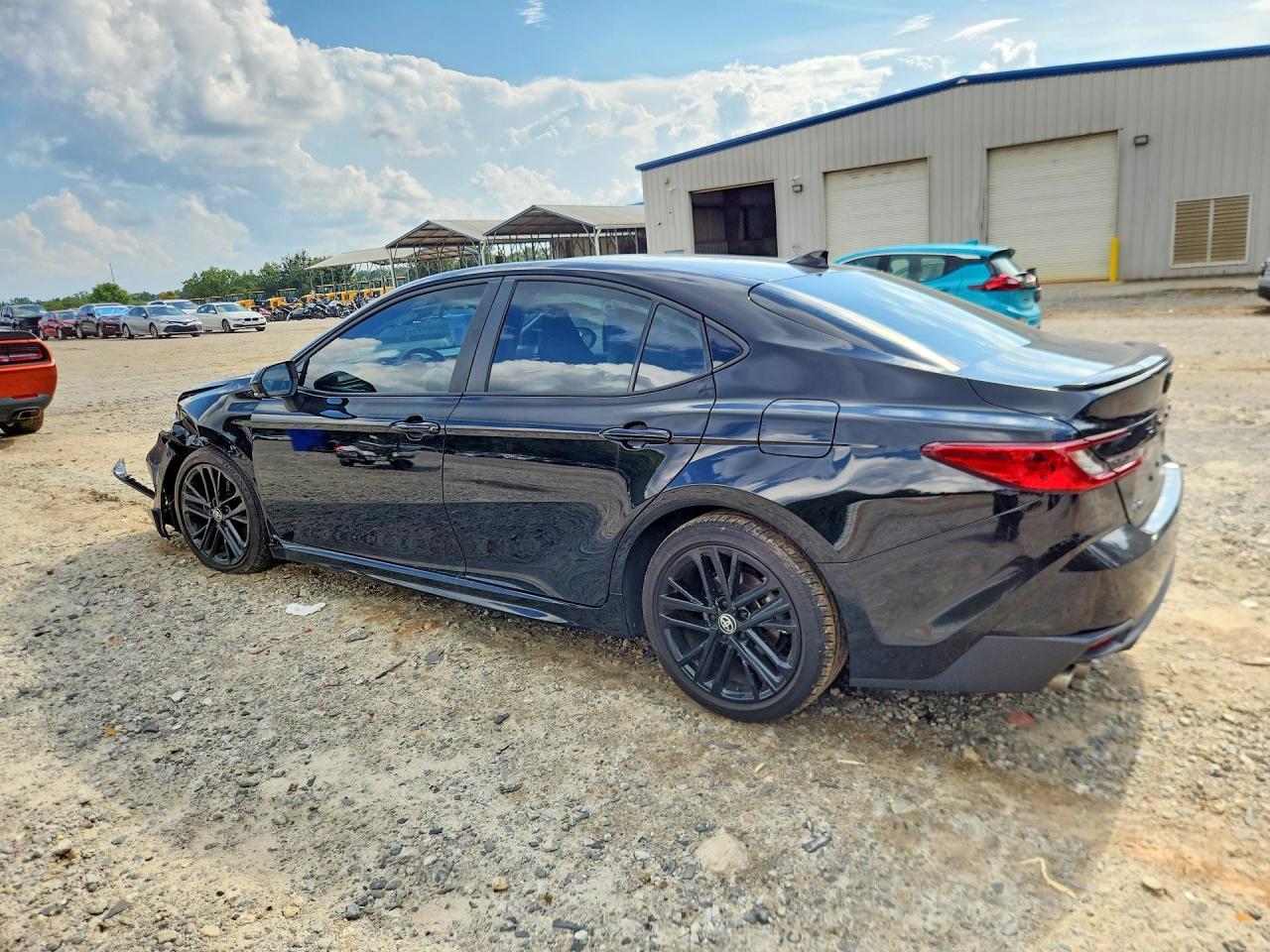 2025 Toyota Camry Se - Фото 2