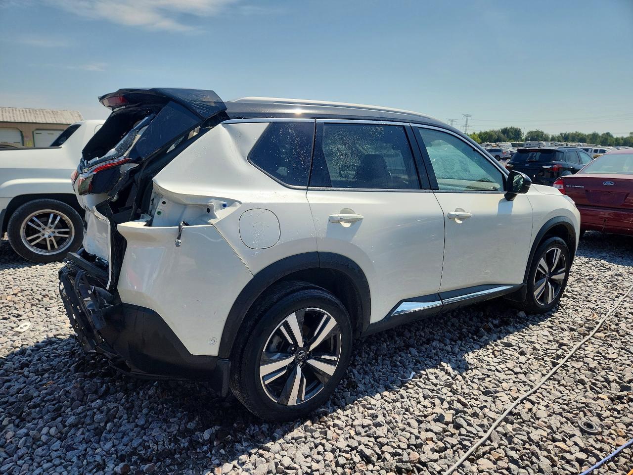 2023 Nissan Rogue Platinum - Фото 3