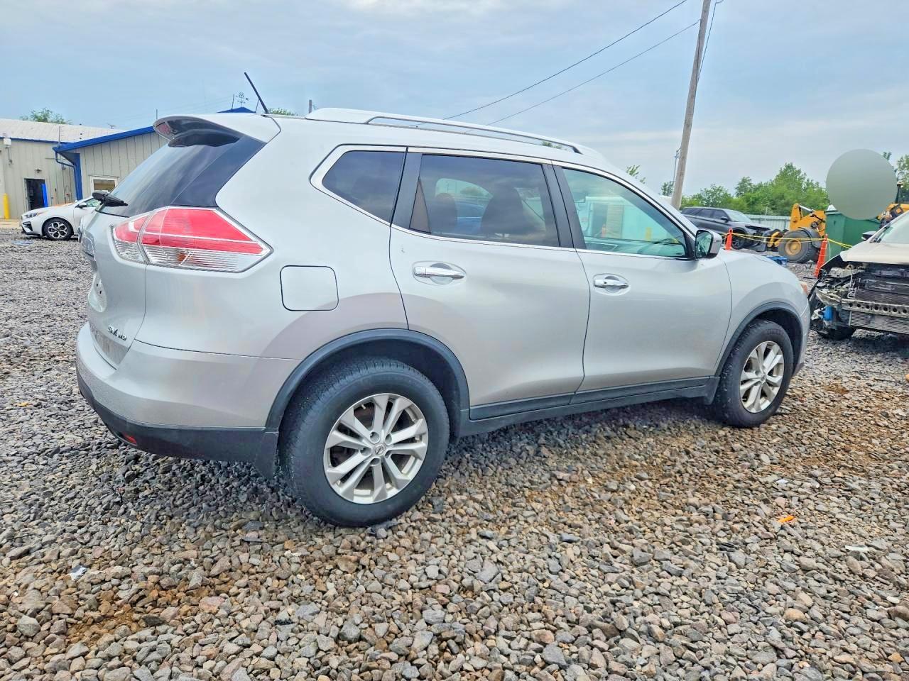 2016 Nissan Rogue Sv - Image 3