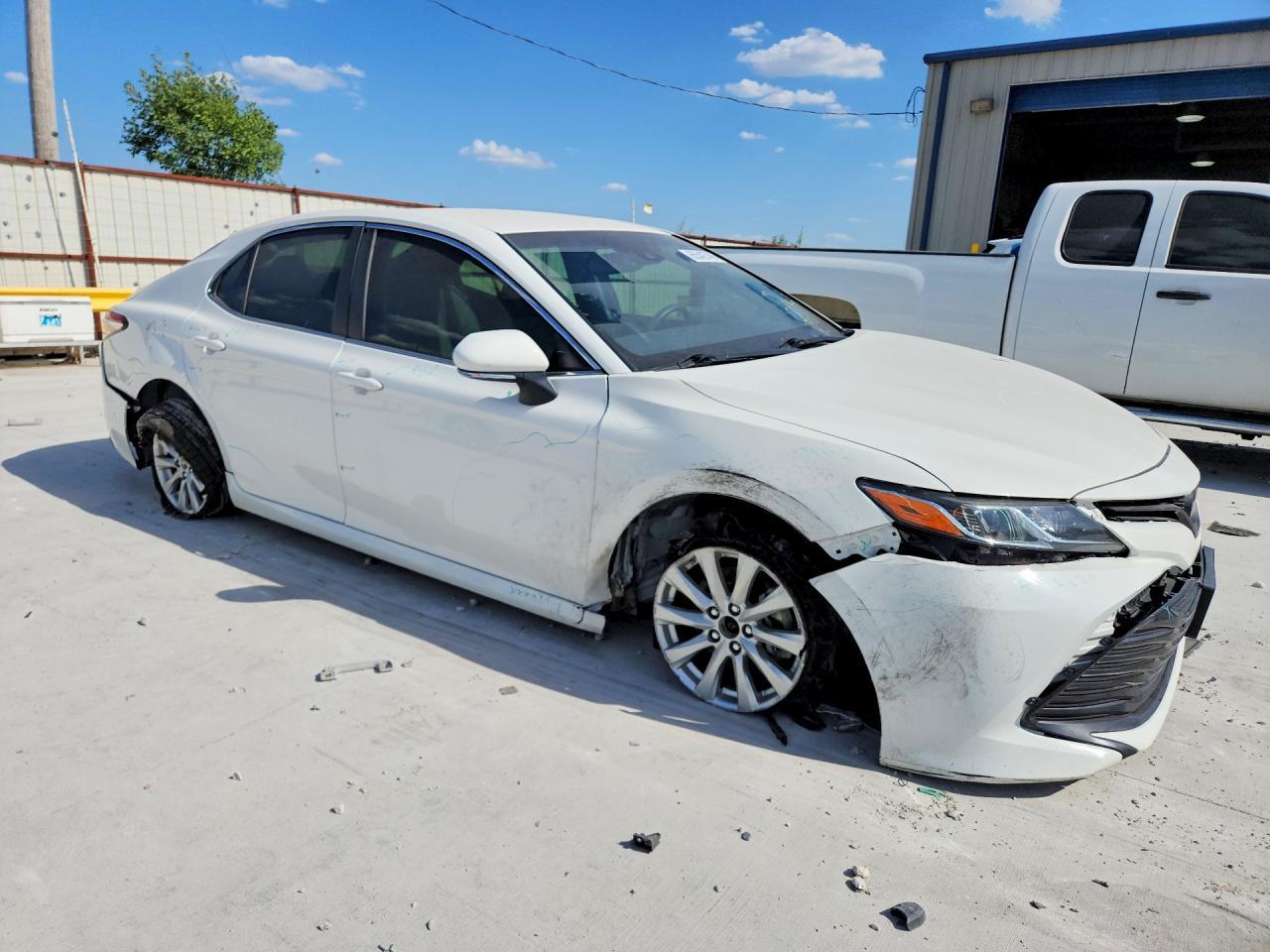 2018 Toyota Camry Le - Image 4