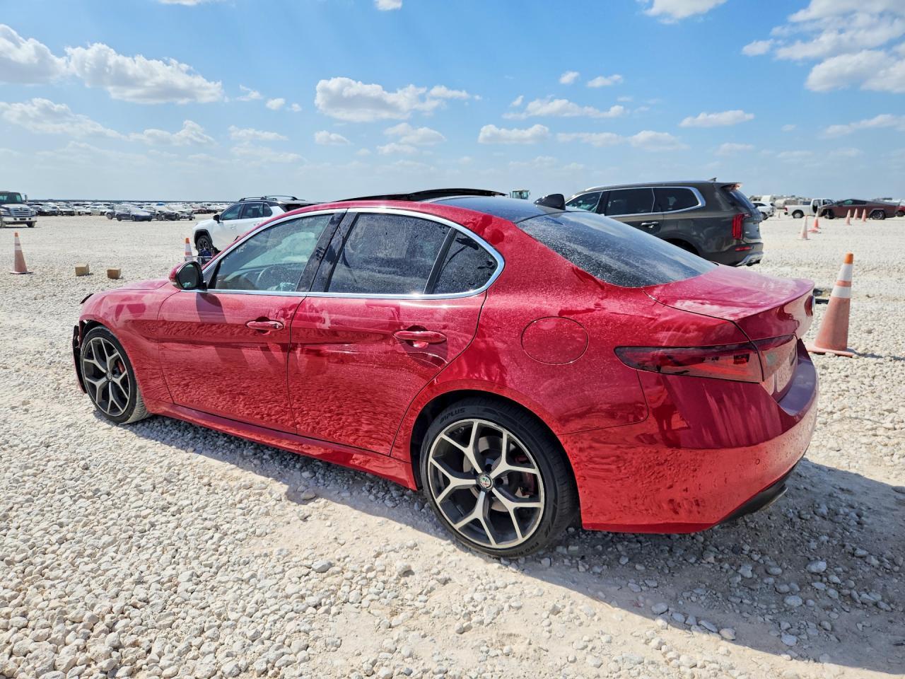 2019 Alfa Romeo Giulia Ti - Фото 2