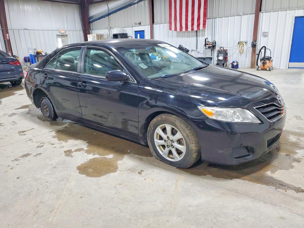 2011 Toyota Camry Le - Фото 4