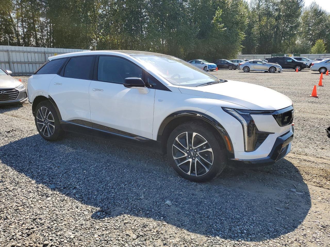 2025 Cadillac Optiq Sport - Фото 4