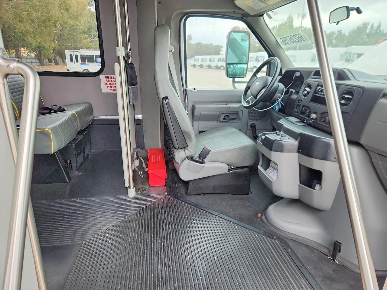 2017 Ford E350 Shuttle Bus - Фото 5