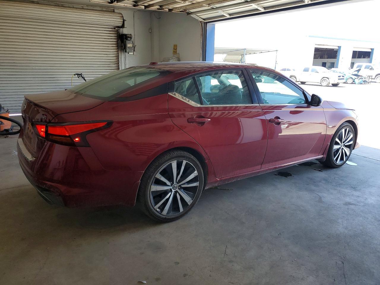 2021 Nissan Altima Sr - Фото 3
