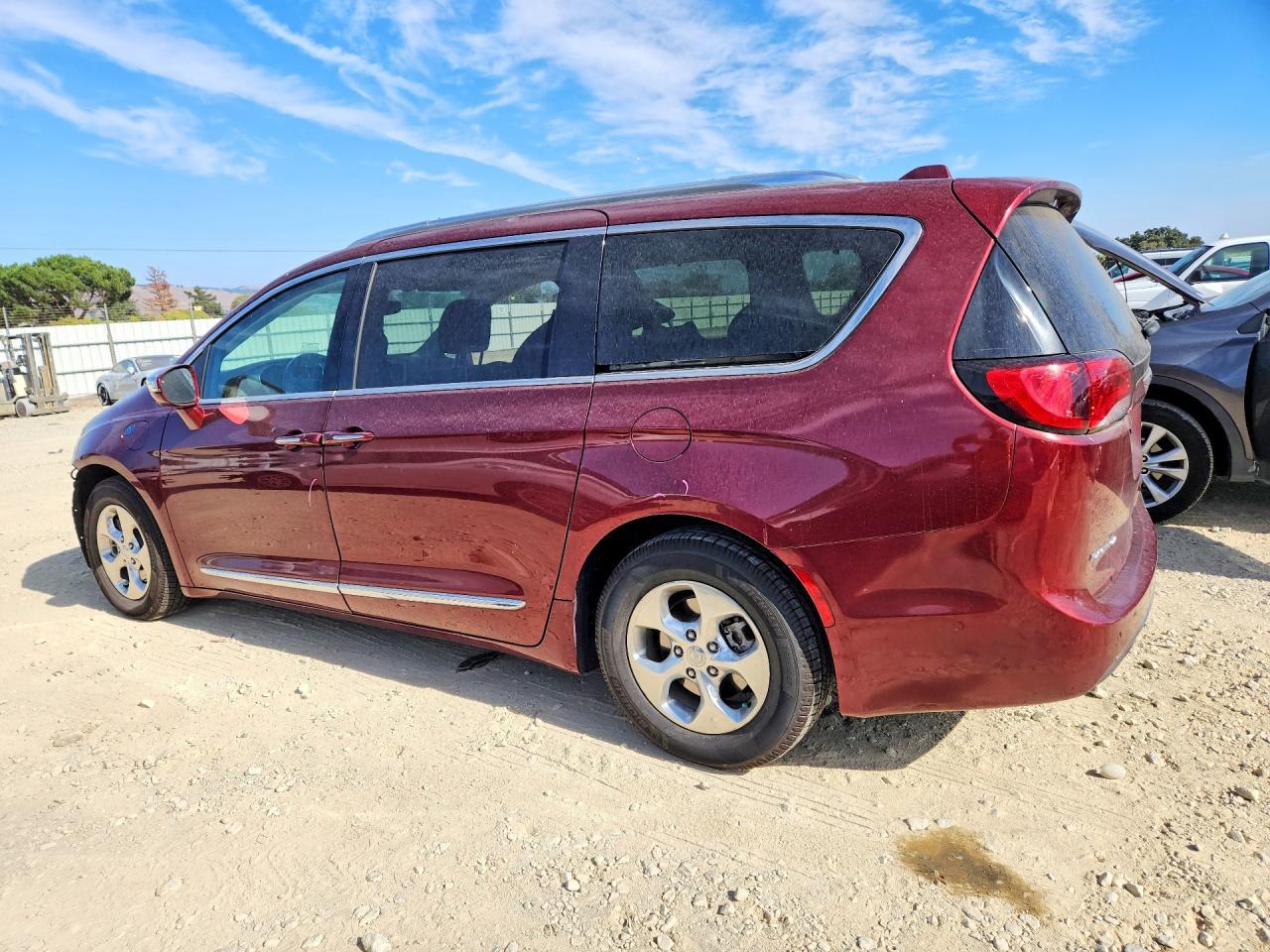 2018 Chrysler Pacifica Hybrid Limited - Image 2