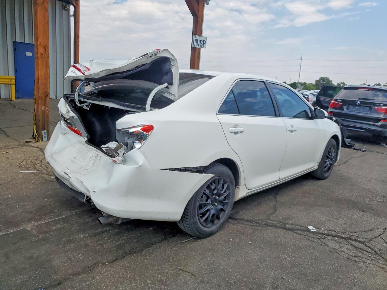 2012 Toyota Camry Le - Фото 3