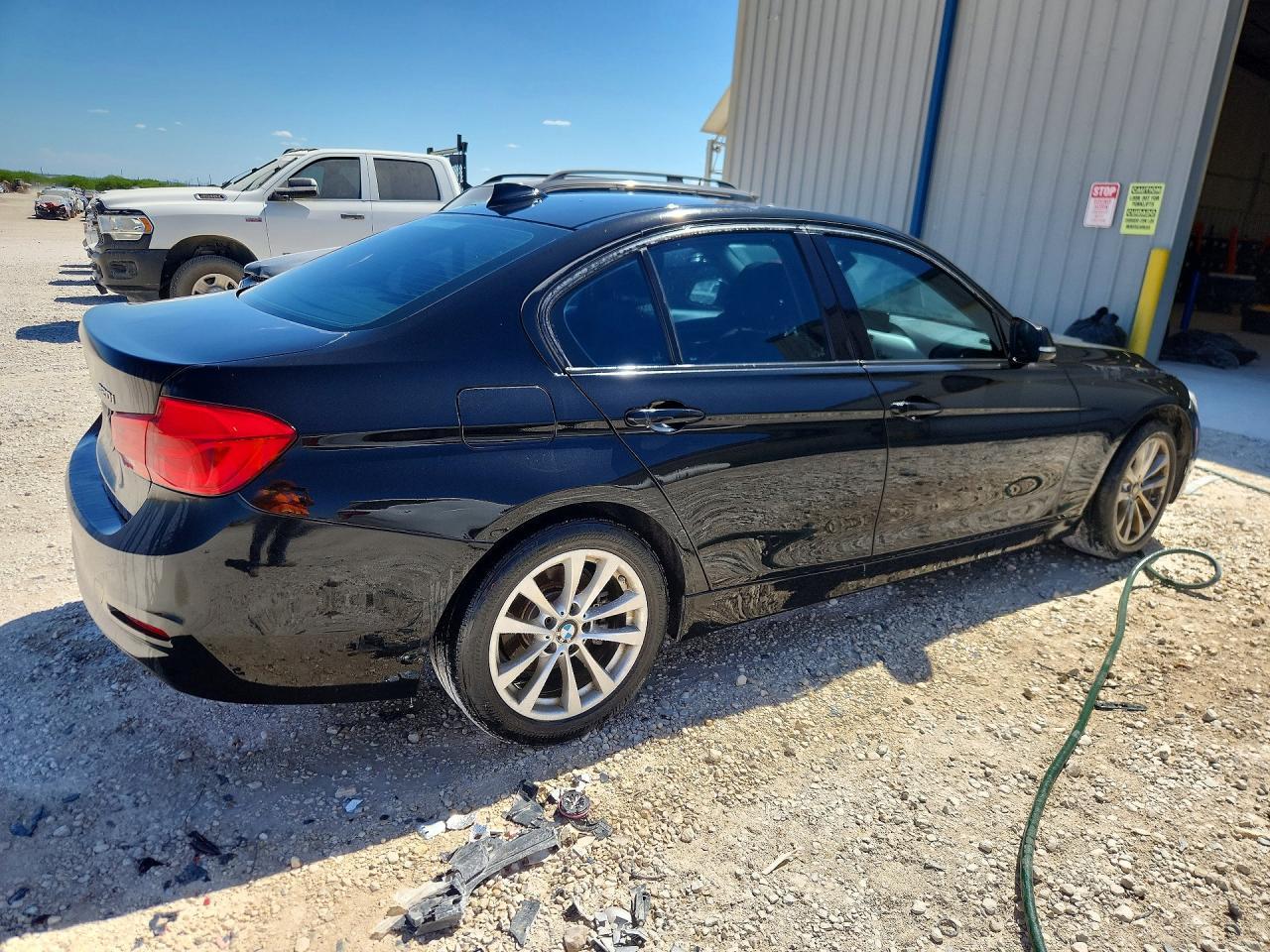 2017 BMW 320 I - Image 3