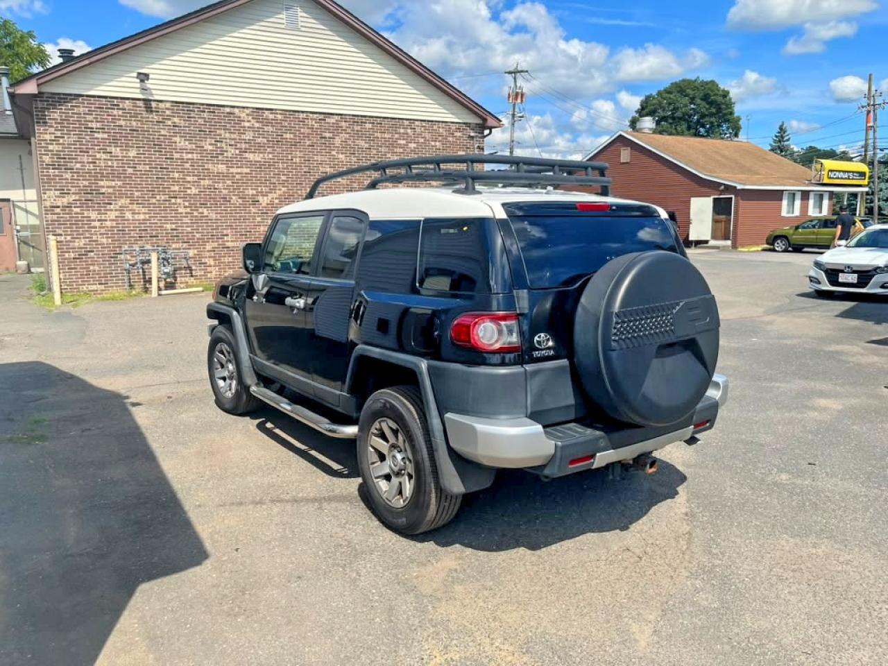 2014 Toyota Fj Cruiser Base - Image 2