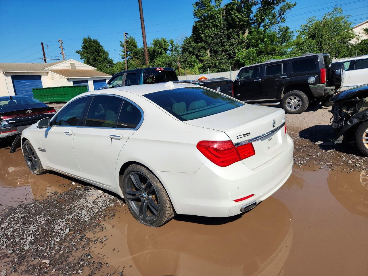 2010 BMW 750 I xDrive - Image 2