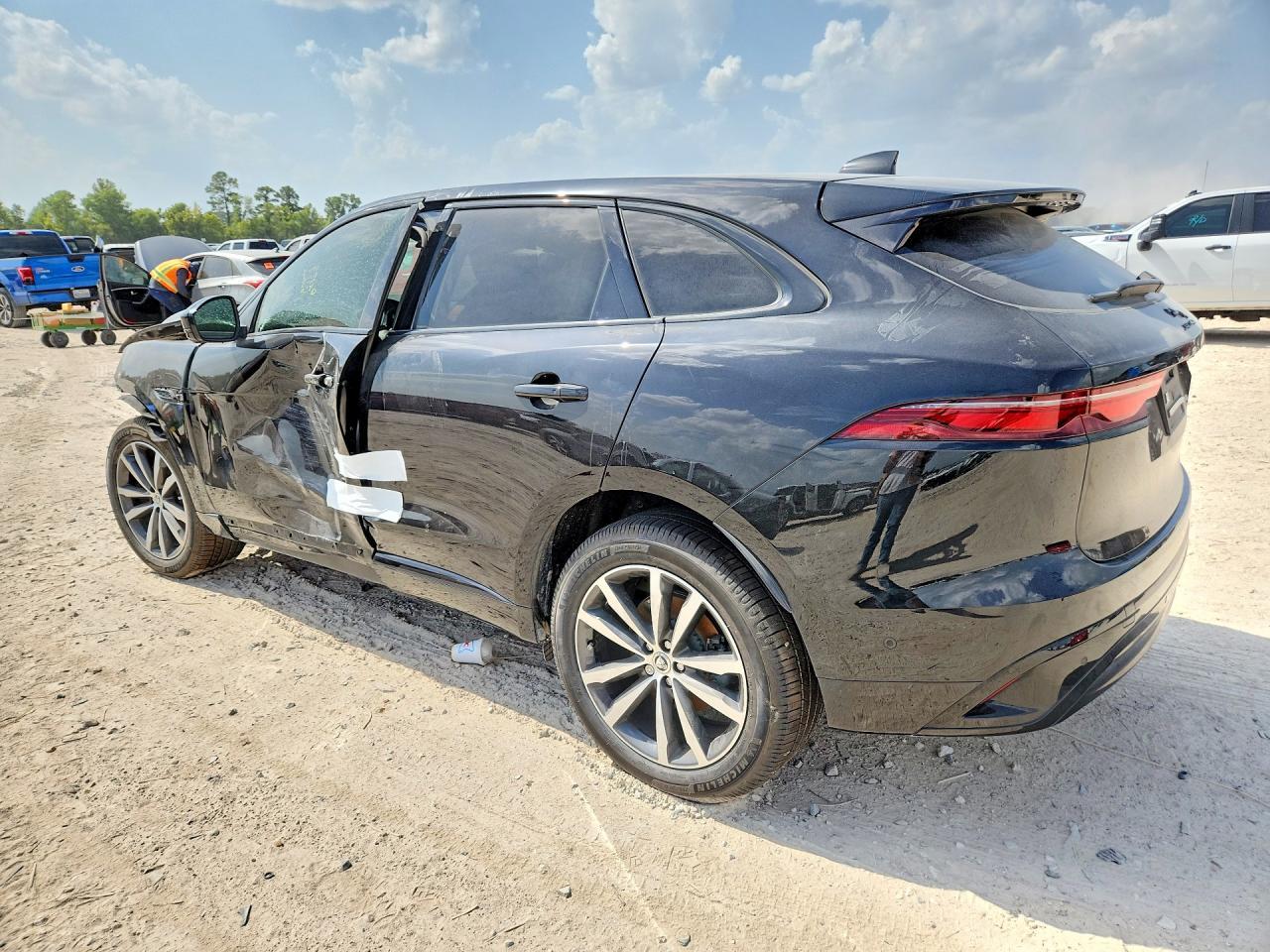 2025 Jaguar F-Pace R-Dynamic S - Image 2