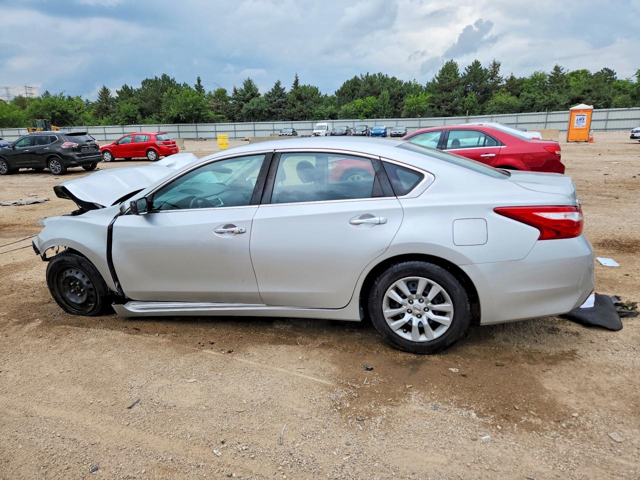 2016 Nissan Altima 2.5 S - Фото 2