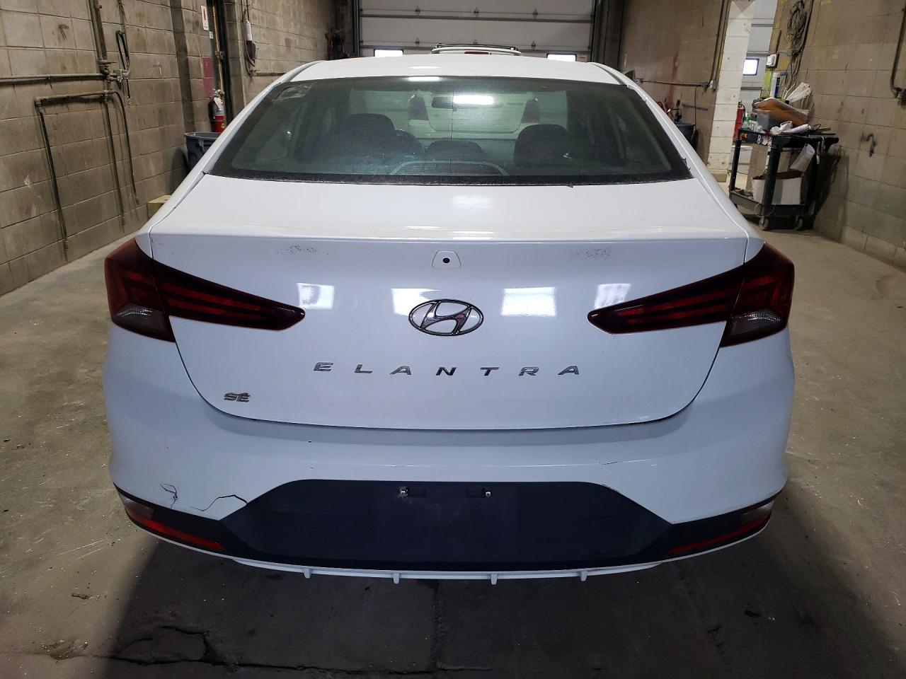 2019 Hyundai Elantra Se - Image 6