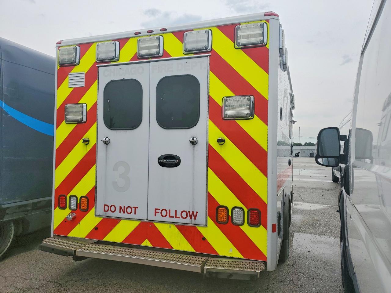 2017 Ford Econoline E450 Sd Ambulance - Фото 3