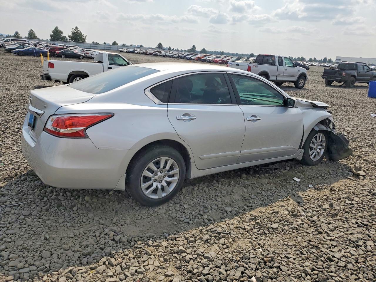 2015 Nissan Altima 2.5 S - Фото 3
