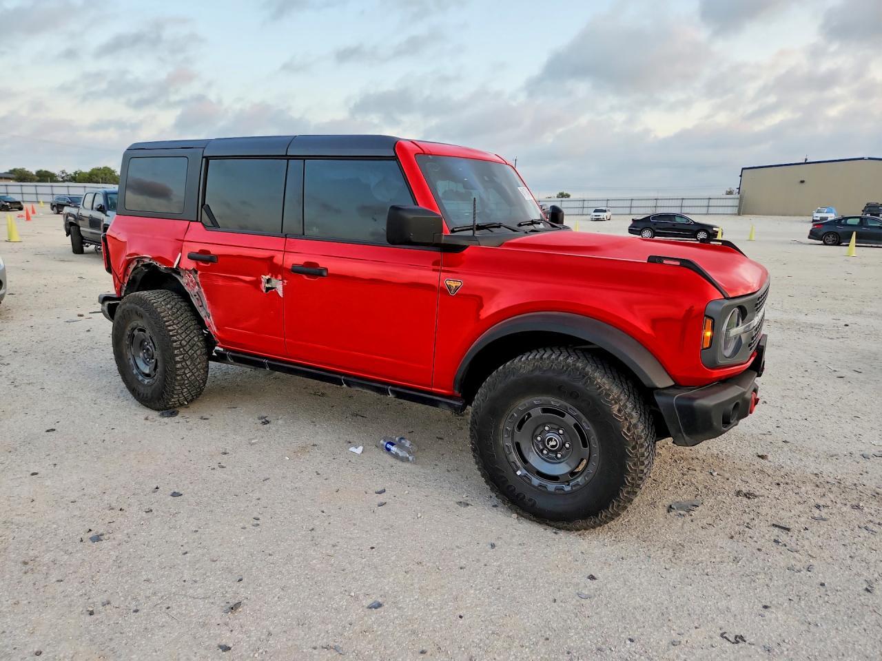 2023 Ford Bronco Base - Image 4