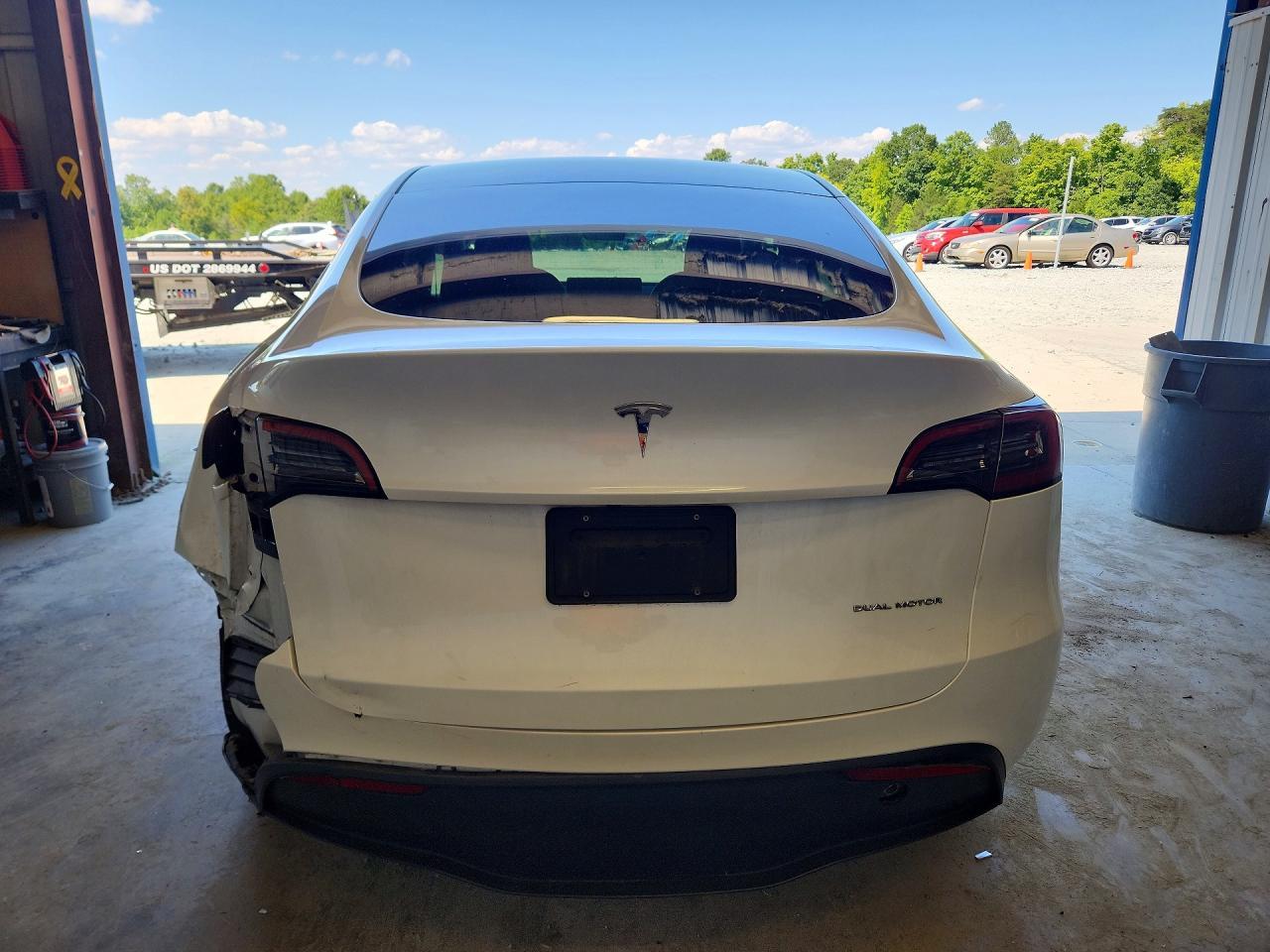 2023 Tesla Model Y - Image 6