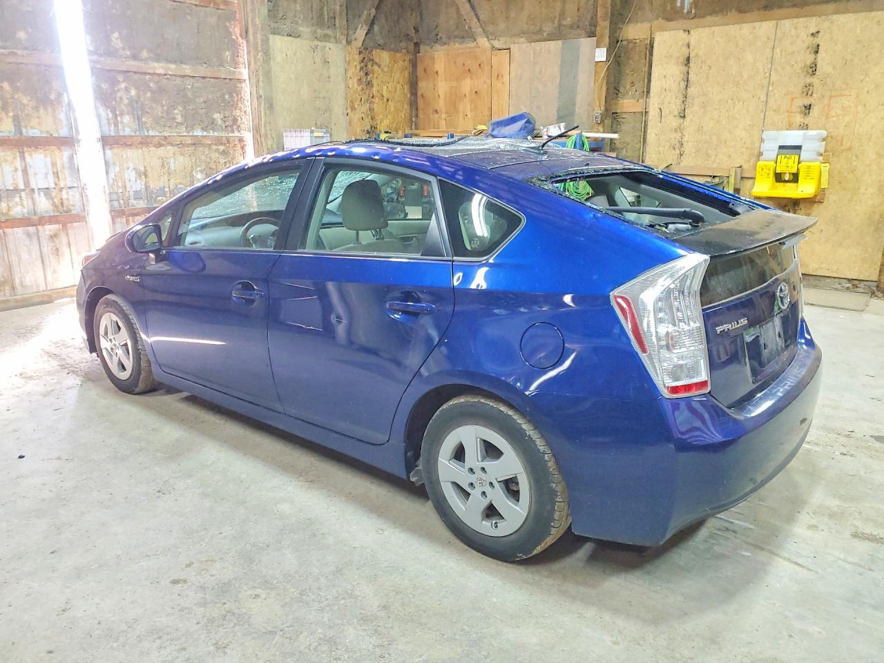 2011 Toyota Prius Three - Image 2