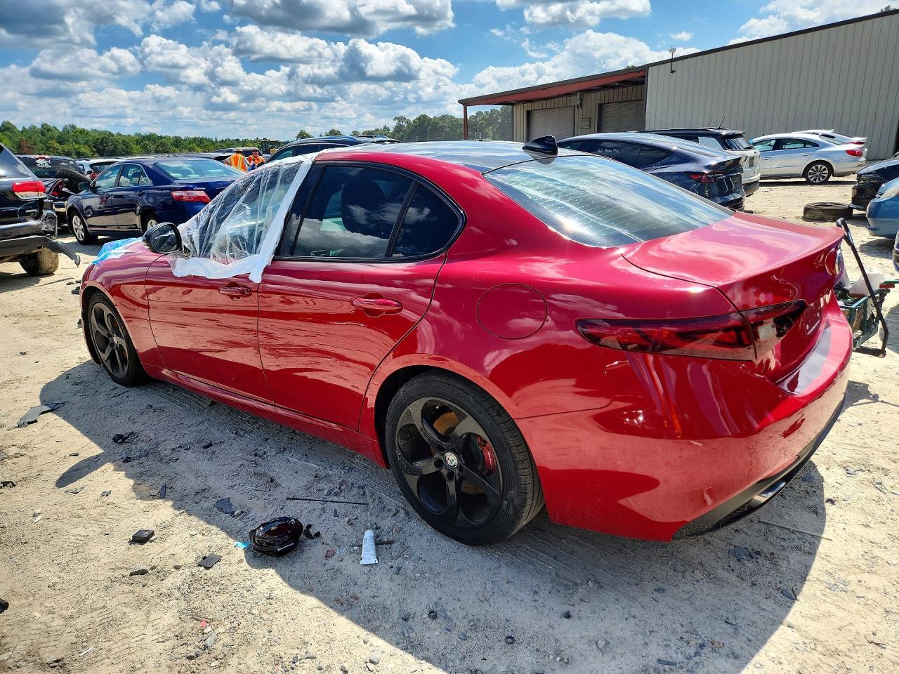 2017 Alfa Romeo Giulia - Image 2