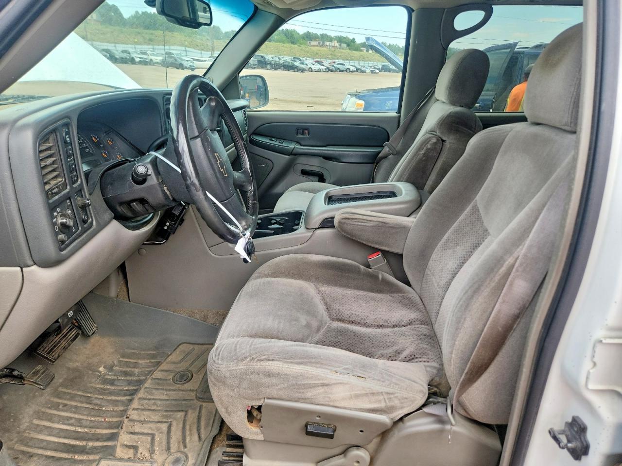 2003 Chevrolet Suburban K1500 - Image 7