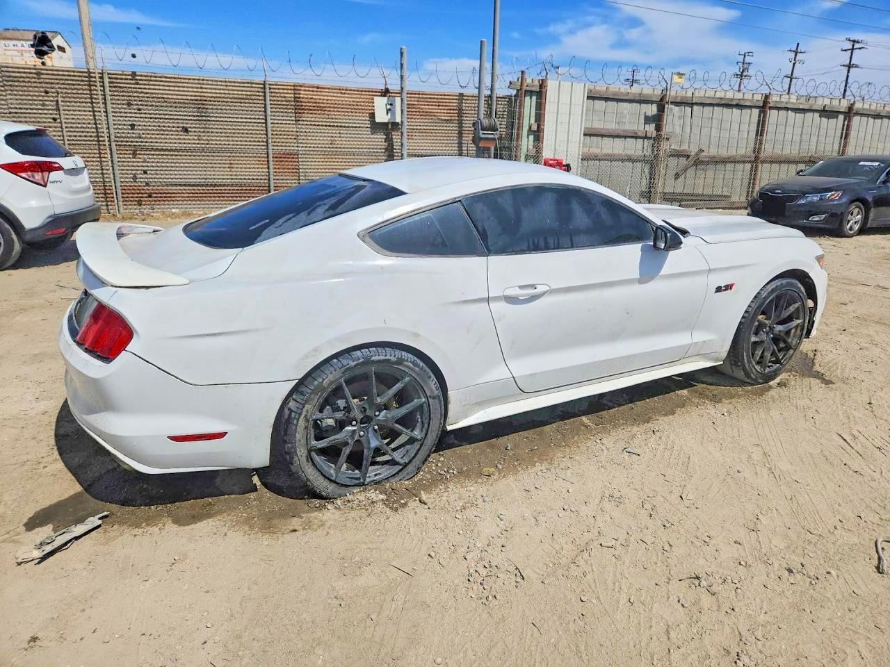 2015 Ford Mustang - Фото 3