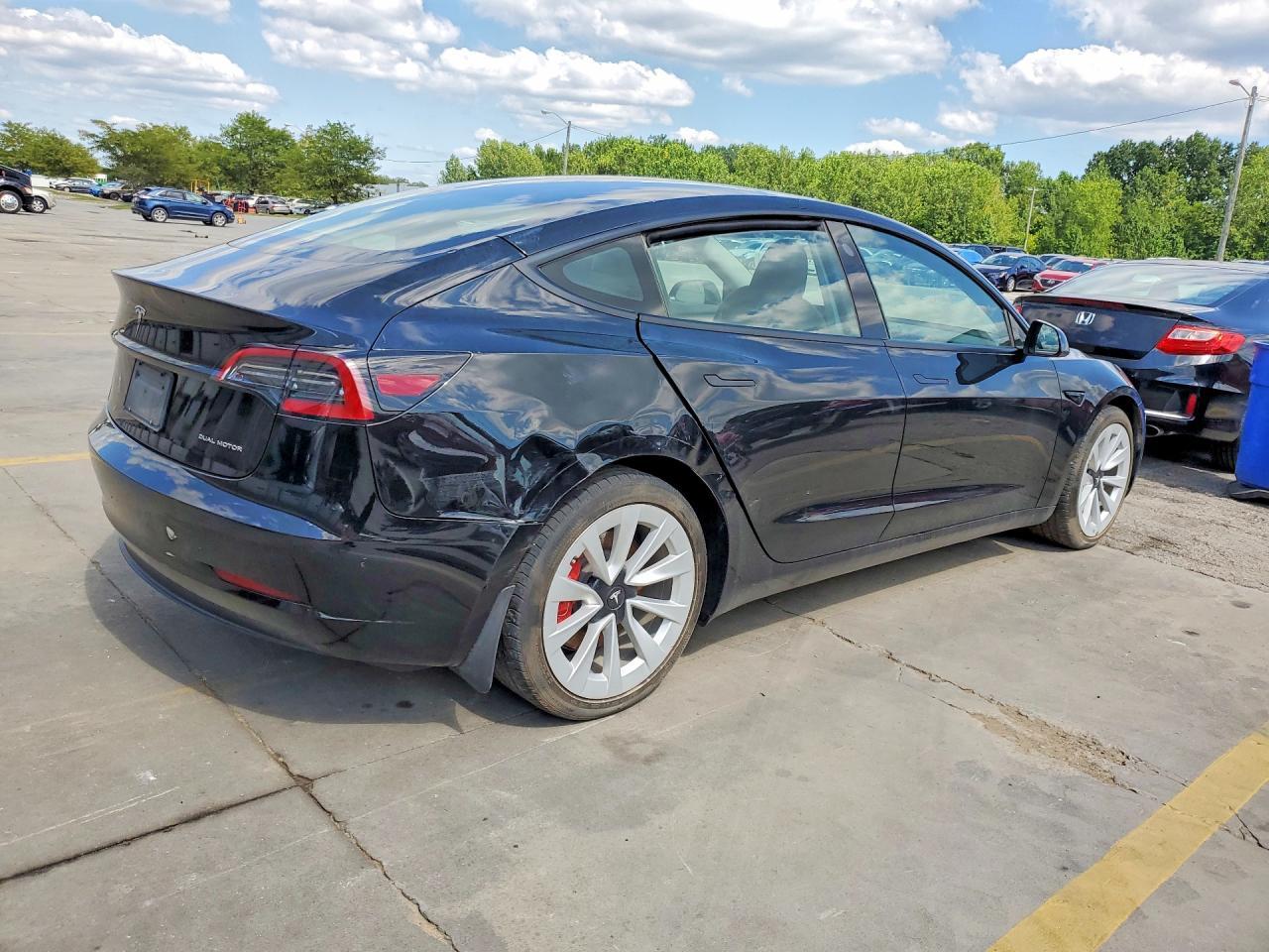 2023 Tesla Model 3 - Фото 3