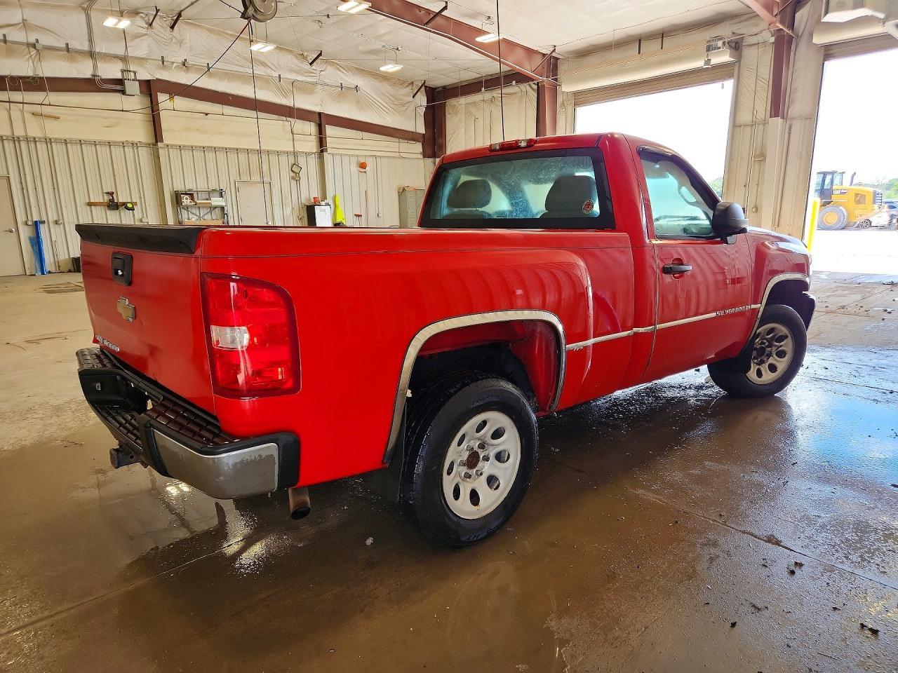 2009 Chevrolet Silverado C1500 - Image 3