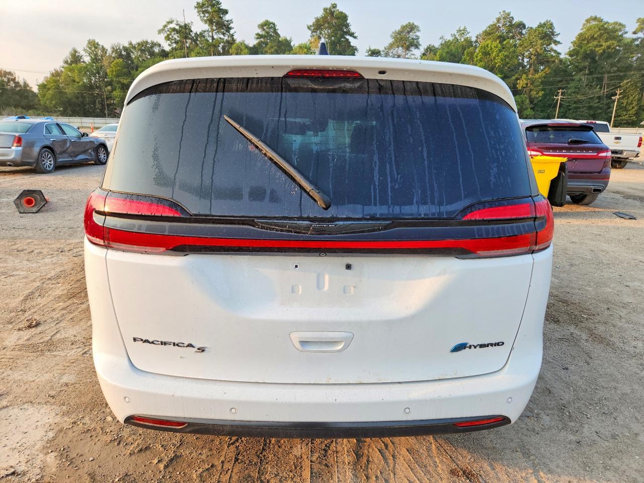 2024 Chrysler Pacifica Hybrid Select - Image 6