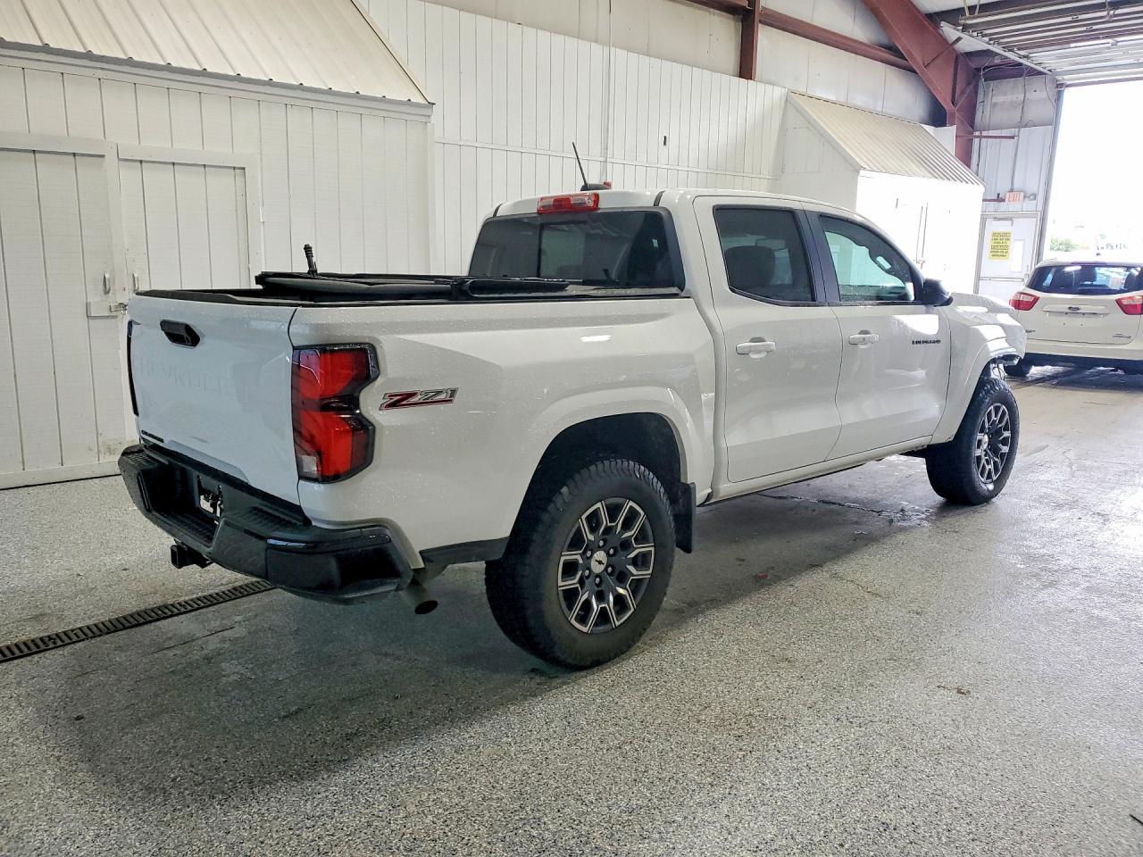 2023 Chevrolet Colorado Z71 - Фото 3