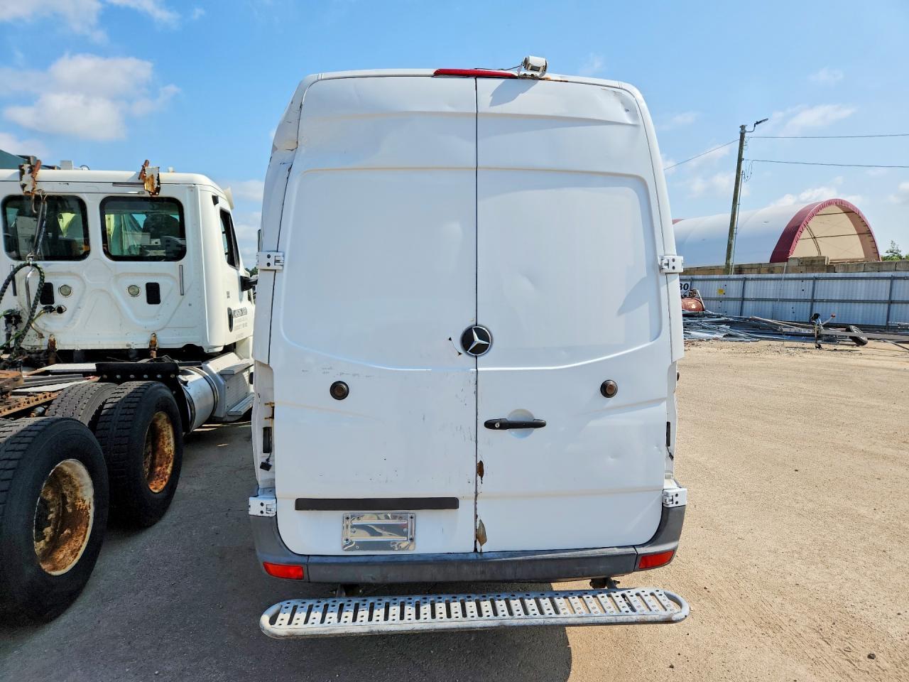 2014 Mercedes-Benz Sprinter 2500 Delivery Van - Image 6