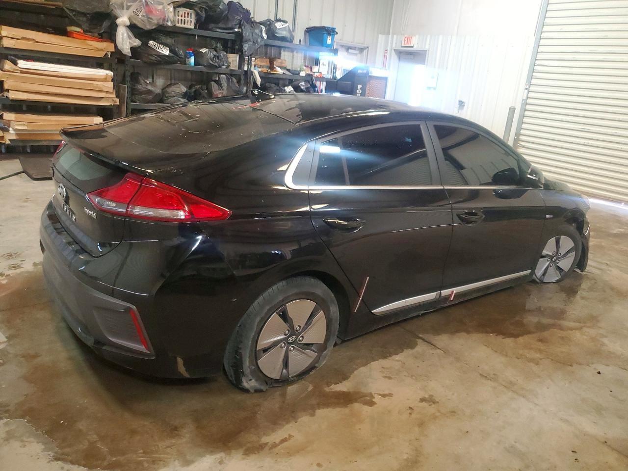 2020 Hyundai Ioniq Se - Фото 3