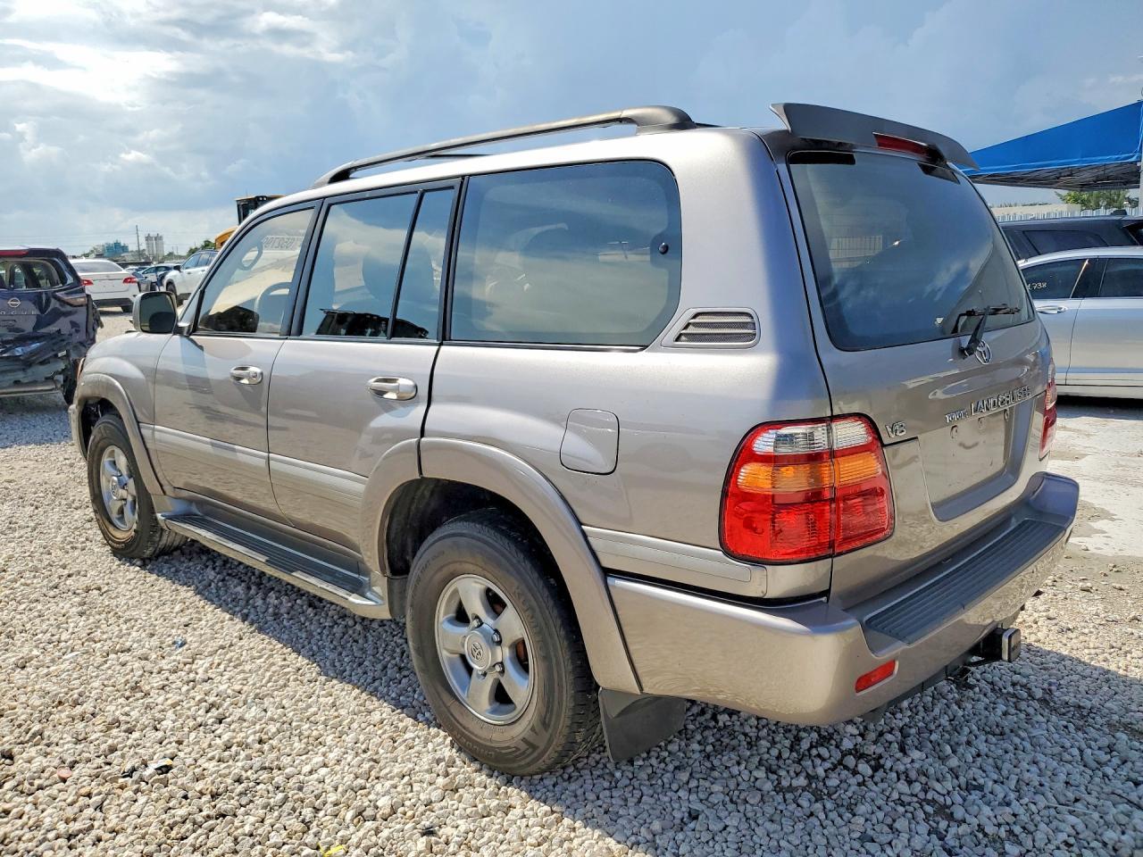 2001 Toyota Land Cruiser Base - Фото 2