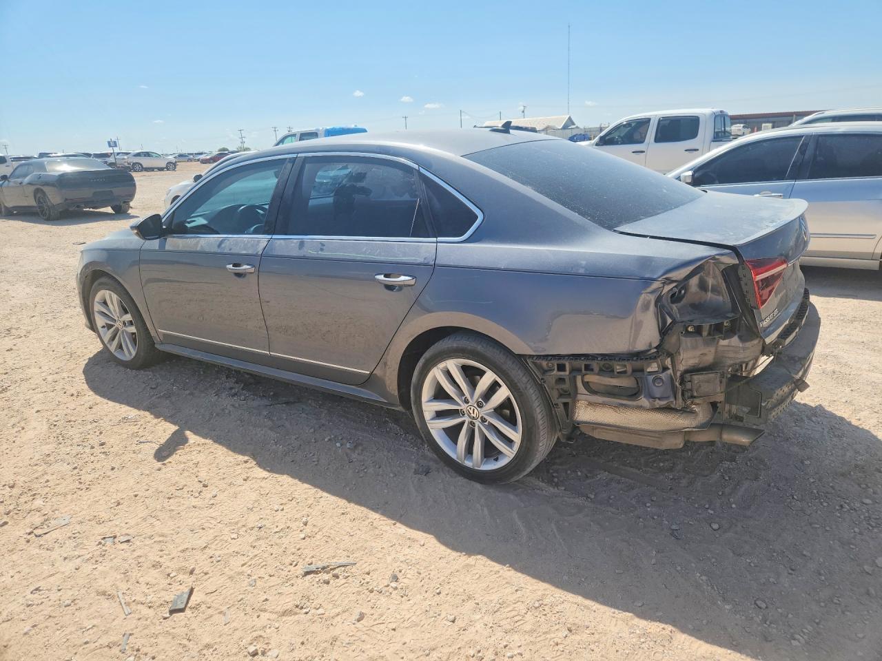 2018 Volkswagen Passat Sel Premium - Image 2