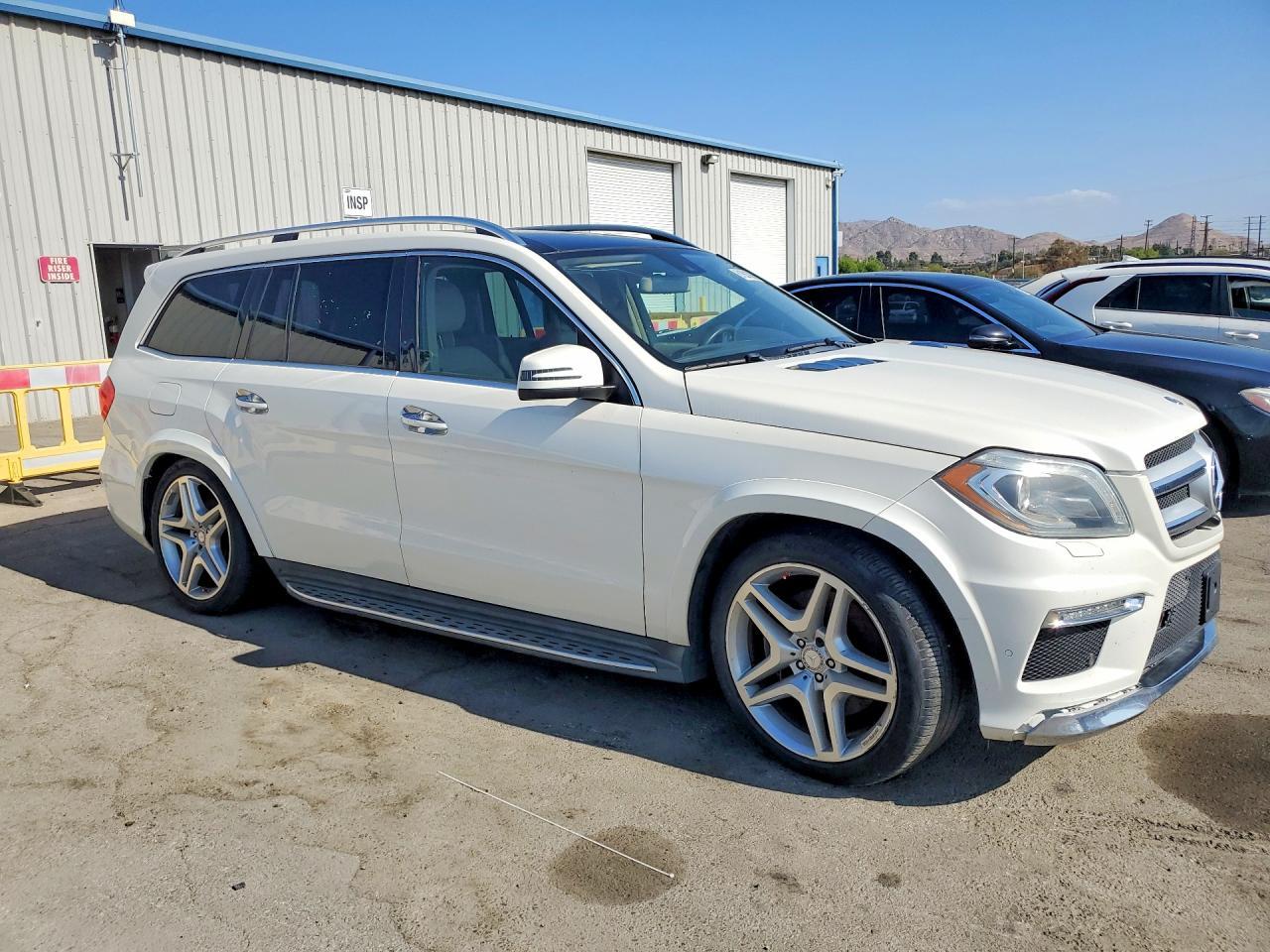 2015 Mercedes-Benz Gl 550 4Matic - Image 4