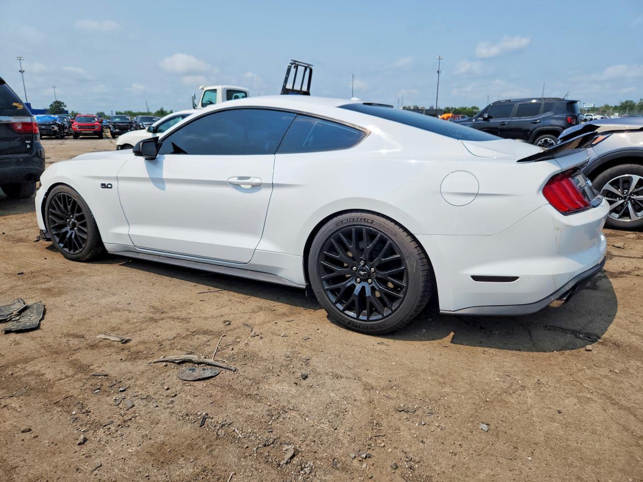 2020 Ford Mustang Gt - Фото 2