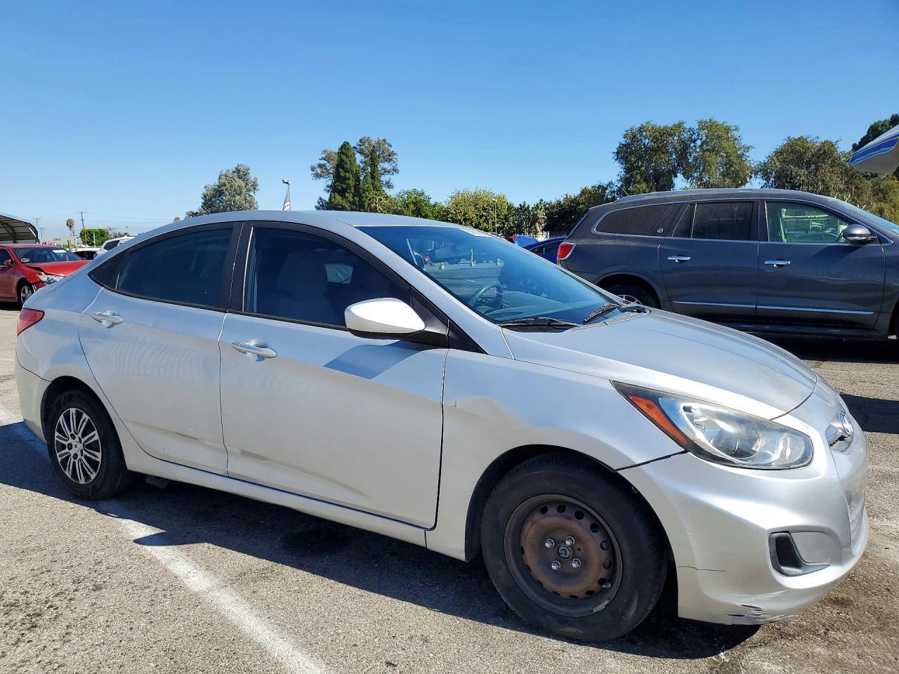 2012 Hyundai Accent Gls - Фото 4