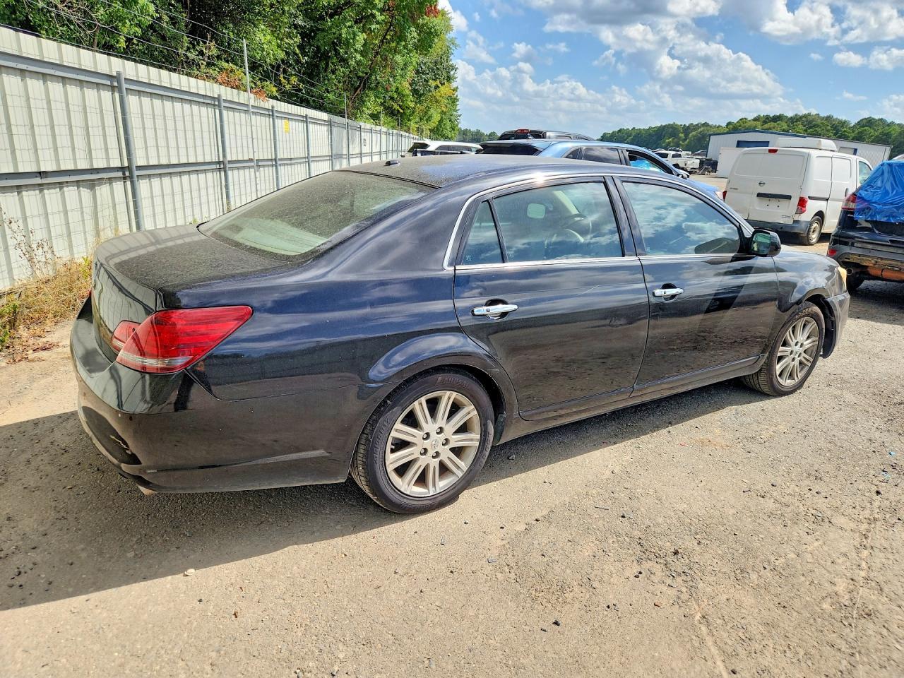 2010 Toyota Avalon Limited - Фото 3