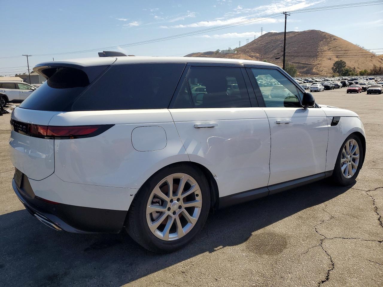 2025 Land Rover Range Rover Sport Se - Image 3
