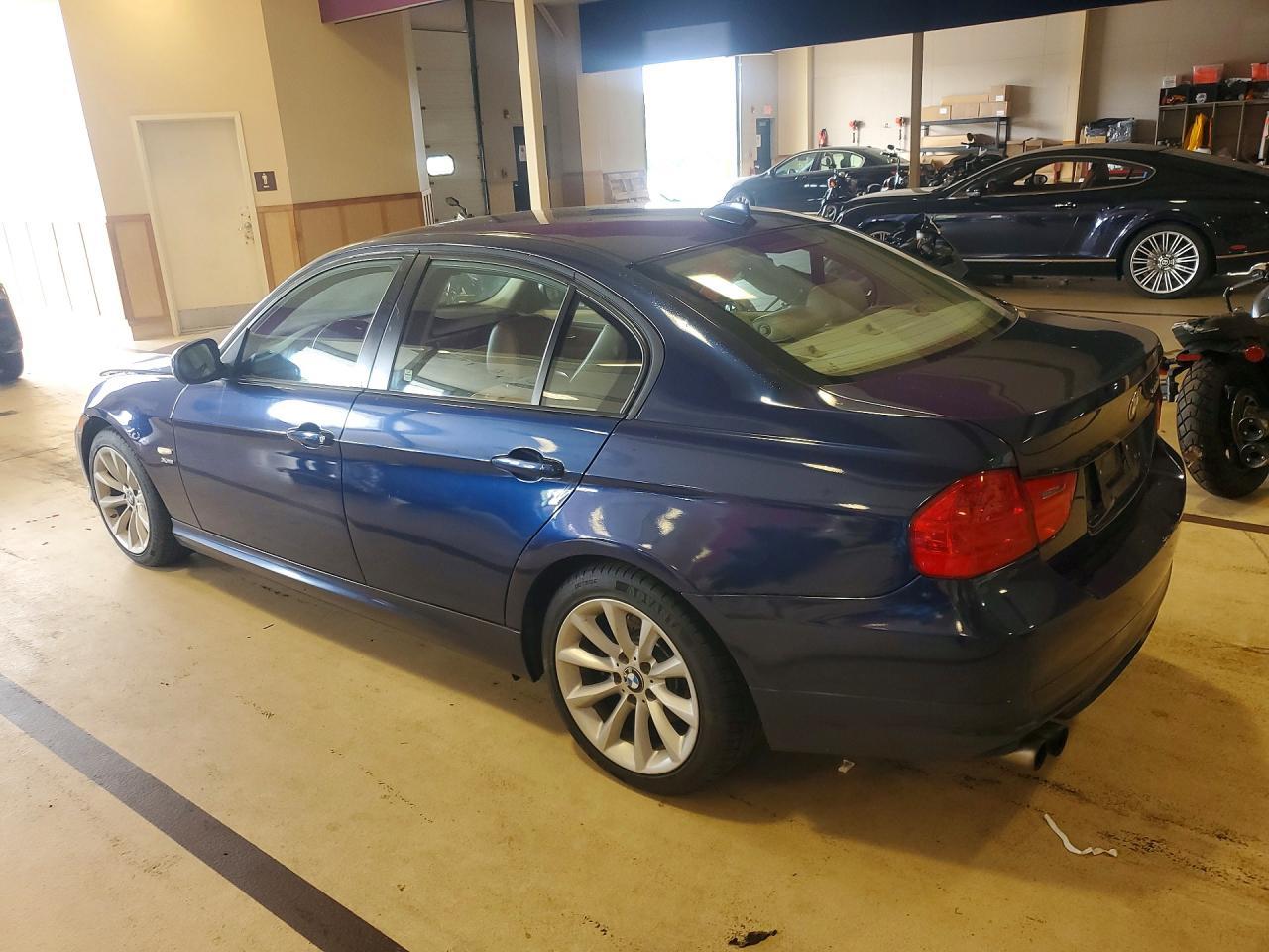 2011 BMW 328 Xi Sulev - Image 2