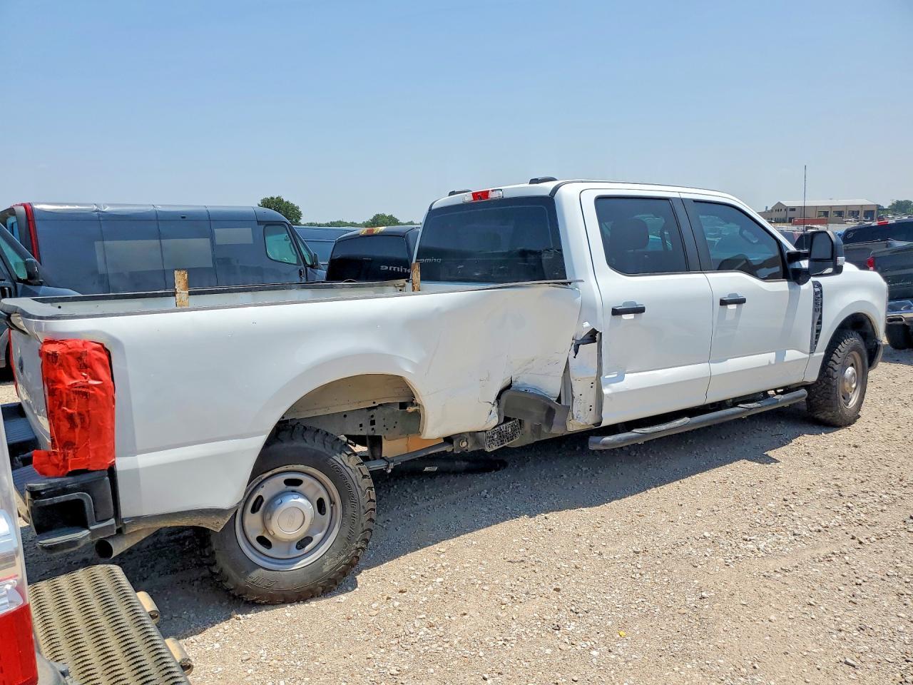 2024 Ford F250 Super Duty - Image 3