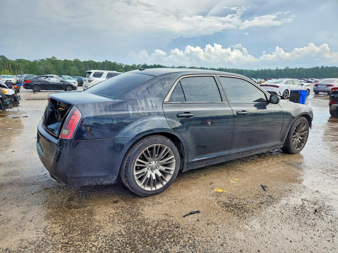 2013 Chrysler 300C Varvatos - Image 3