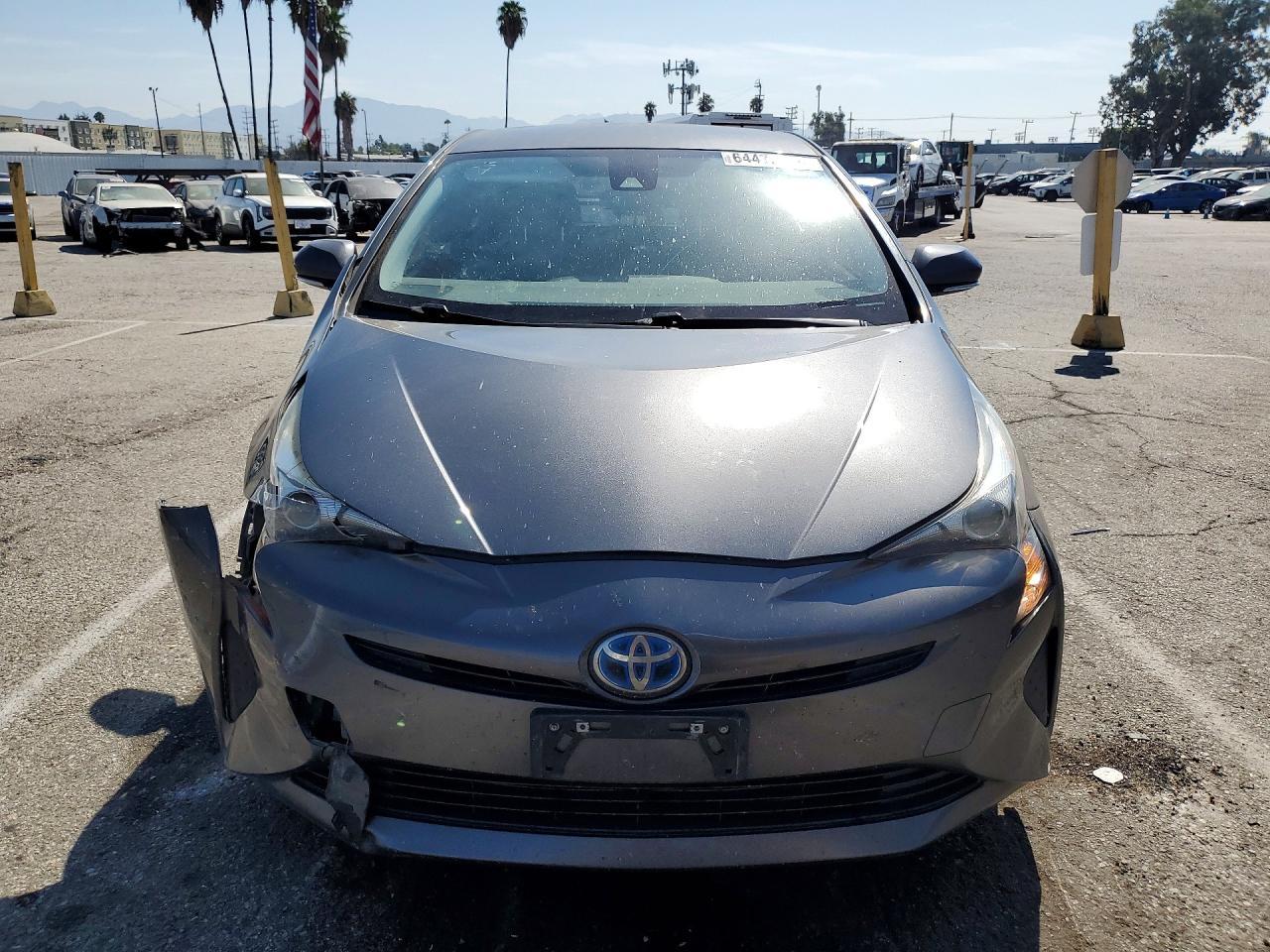 2017 Toyota Prius Two - Фото 5