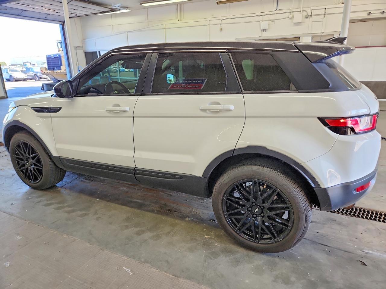2017 Land Rover Range Rover Evoque Se - Фото 2