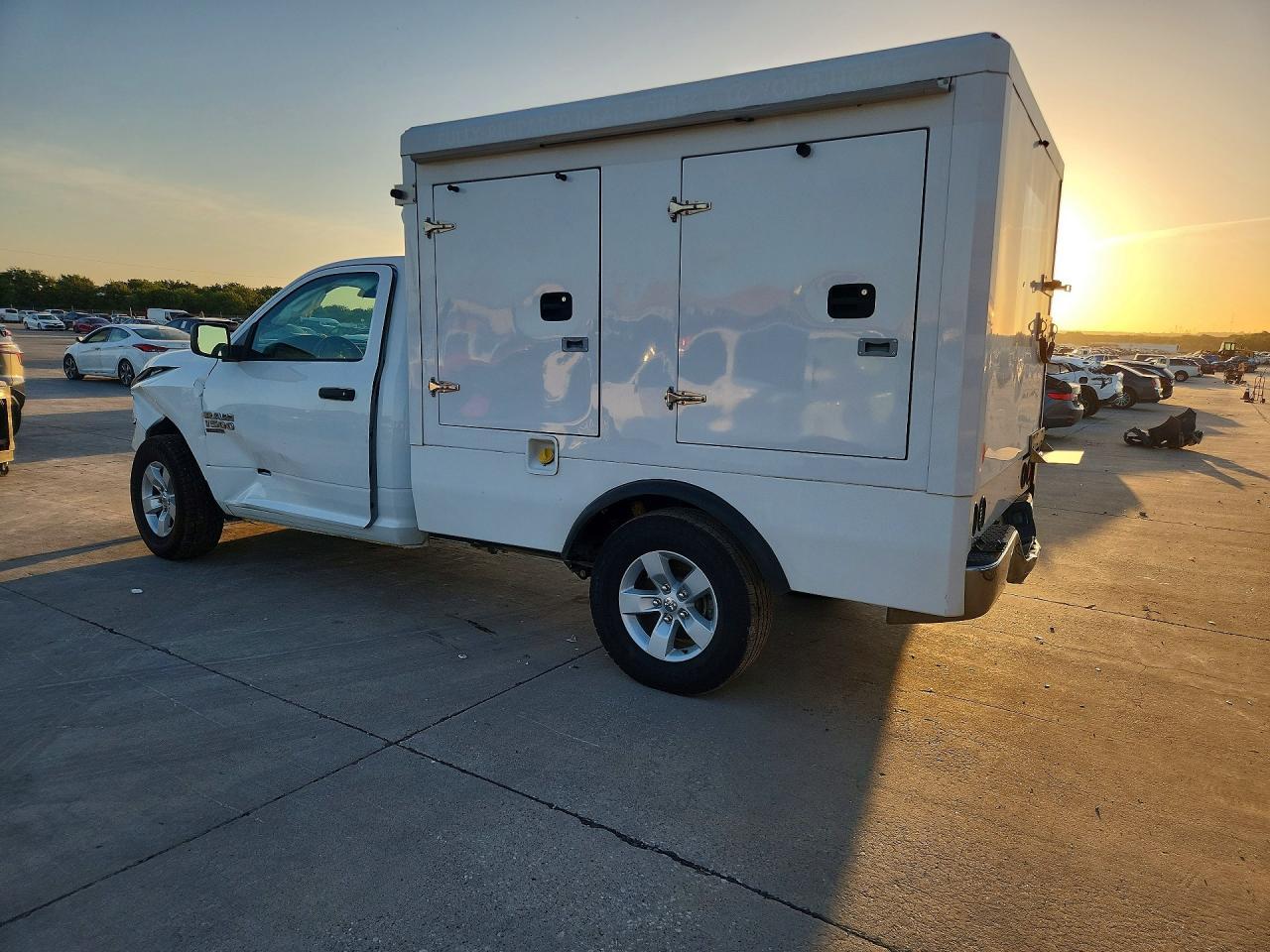 2020 Ram 1500 Classic Tradesman - Фото 2